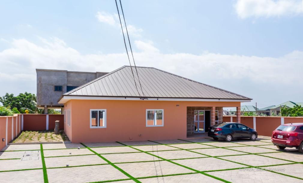 3 bedroom house at Tema C 25-1