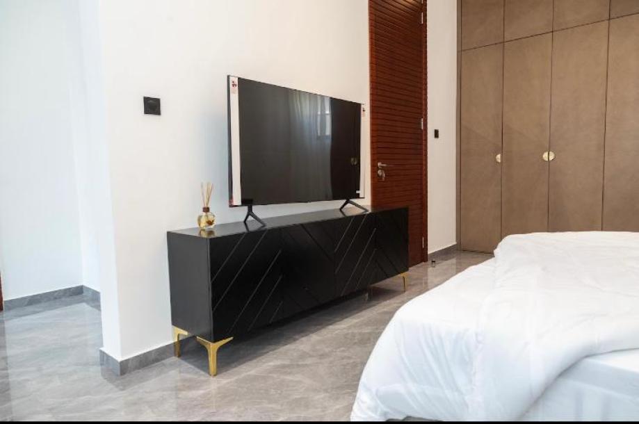 4 bedroom townhouse fully furnished self compound at cantoment-16