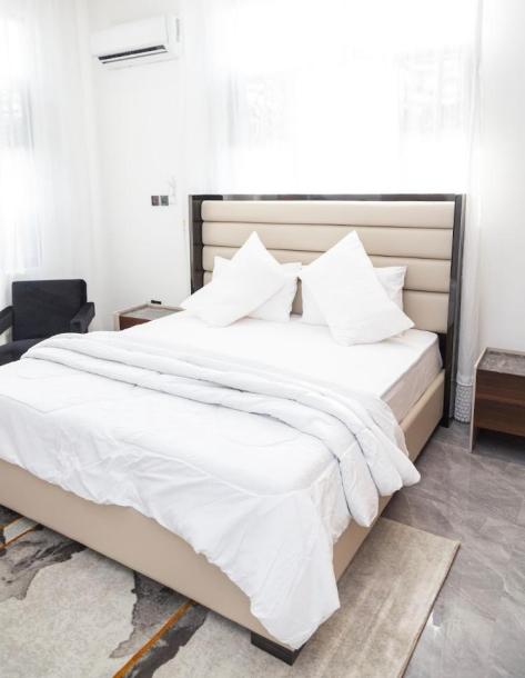 4 bedroom townhouse fully furnished self compound at cantoment-19